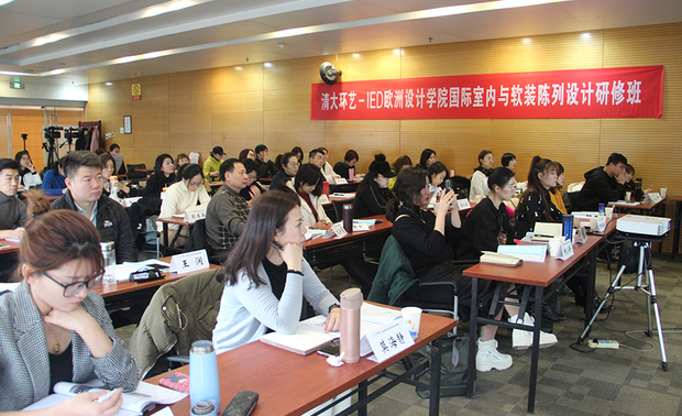 （图）简兆芝设计师分享了自身独创的「三位平衡法」，通过屡获国际大奖的案例，详细讲解如何达到空间的相对位置、重量、颜色与质感等之间的平衡。
