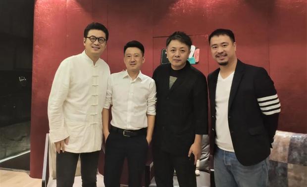 ▲左起：金堂奖全国运营总监、美学研究院负责人朱谦知、特邀嘉宾熊志伟、赵睿、杨志伟