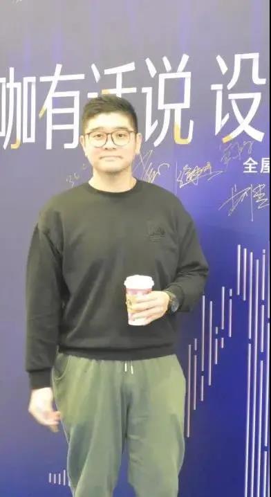 龍铠装饰张燊认为,商家应该更多地在美感细节上做功夫。因为现在一些侘寂风或法式风格,静音条往往成了最不搭的存在。所以,除了门板风格外,像静音条这样的小细节也应该配套改进。