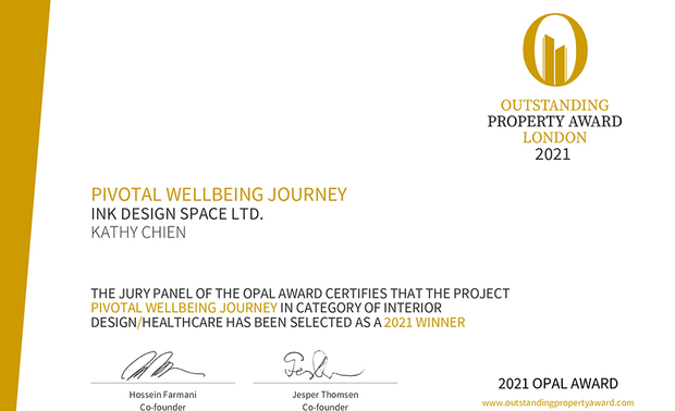 本文由OPEN编辑部撰写

OUTSTANDING PROPERTY AWARD LONDON,OPAL（英国伦敦杰出地产大奖）由全球知名企业集团Farmani Group组织，并以招揽全球最佳建筑师、室内设计师与房地产开发商为目标，在创造异业菁英联合平台的同时，找寻各地最富创造力、革新感、社会影响力与永续性的设计方案。参与者有机会替自己最新颖的企划，博得国际能见度，并且和产业的先驱及专业人士进行交流。

简兆芝室内设计 简兆芝 主持设计师 于住宅作品《舞花绽艺》中，重新诠释古典美学，选配精緻的黄铜软装，加上柔美淡雅的色泽，形塑一处优雅大气的迷人场域；另一作《煦光蕴玉》，以柔滑曲线象徵母亲孕育生命的身形，创造律动感十足的空间，一併攫获评审团目光，双双拿下2021 OPAL Award Winner大奖，使品牌声誉远播国际！
