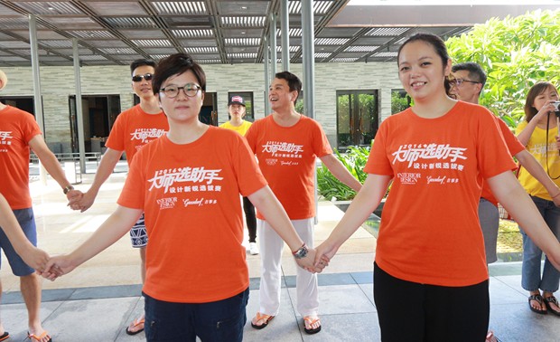 比賽過程除了技術交流外，也安排了考驗團隊默契的訓練環節——拓展訓練，此階段分別由「方程式賽車」、「我愛我家」與「沙雕」的活動內容組成，目的在於鍛鍊參賽選手們的合作精神與協調度。周讌如帶領隊伍們巧妙運用組織能力，如同掌握設計一般維護細節，在團隊活動中表現絕超的高然氣度。
