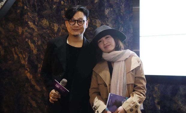 （图）演说结束之后，观众纷纷和虞老师进行合影，是一场收穫良多的分享。