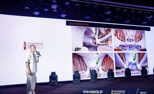 金堂奖河北执委会理事会理事长、河北观点建筑工程有限公司创始人、河北省室内装饰集团有限公司设计研究院院长 张志明先生应邀登台，带来《自然，原创设计的起点》精彩主题分享，对设计与美学、设计与居住体验的关联展开深入剖析，赢得现场嘉宾们的一片掌声。