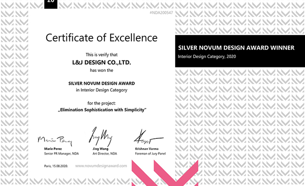 本文由OPEN编辑部撰写

法国Novum Design Award倚着国际设计大赛后起之秀的姿态，自2019年首次举办，便吸引世界各地好手参与，广纳10大创意领域，包括建筑外观、室内空间设计、城市景观设计、家具设计、照明设计、数位艺术及平面设计、包装设计、产品设计、时装及纺织设计、摄影及照片处理设计，为全球优秀设计者提供崭新的展演舞台。

丽境设计 Lilian 设计总监 于《Actualization of Free Life》一作，将视觉体验延伸，并採双动线的设计，使得空间的过渡转换，体现品味生活于日常，而另一个作品《Simplicity Office》，则是採以大块面的白淨基底，加入玻璃与铁件的结合，创造通透的视觉效果，两件作品于赛事获得「银奖」殊荣，缔造品牌巅峰荣耀！
