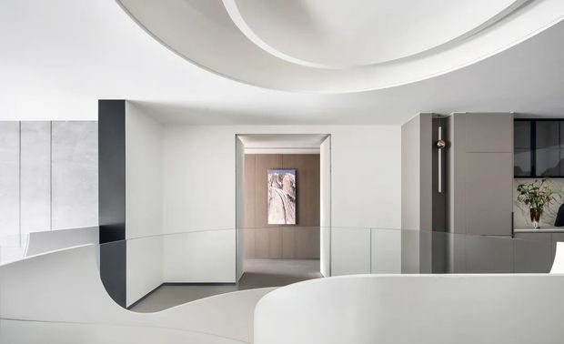 ▲ 作品《雅歌》利用纵深延展的空间距离，营造视觉上的通透感