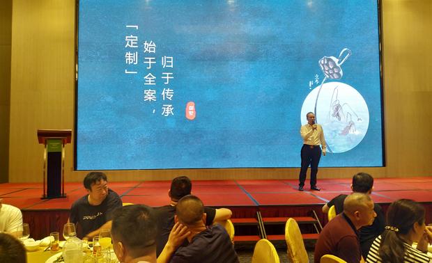 目前，中国的别墅消费群体主要集中在50-70后，谢红伟先生把这一部分人称之为新中国“第一代成功人士”,他们拥有着那个年代特有的一份家国情怀。随着年龄的渐长，这份感情愈发浓烈，最明显的两个表现便是“落叶归根”思想和对于“家族传承”的迫切。