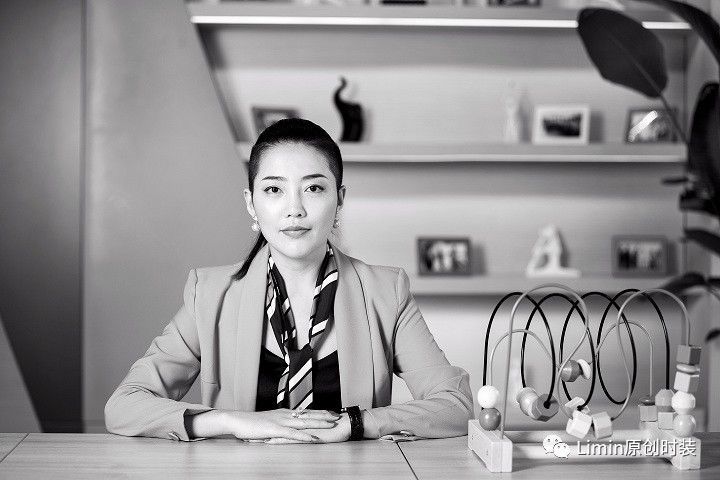 Limin第一季代言人：梓晴



如果你恰好也从事室内设计行业，或者喜欢室内装饰的不同风格，Limin希望你能在Limin第一季的系列服饰中，穿出自己行业的独一无二。

看到这里，希望你能喜欢上Limin, 了解、体验并认可Limin。我们第一季有两个活动款，是为了让你们体验、喜欢并记住Limin。 活动将定于10月12号下午3：00准时开拍，第一季带来的促销款式两款职场时尚的秋冬单品，低价但是绝对超值。 



活动款设计师手稿