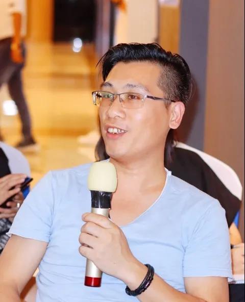 吴雨泽
好易居装饰设计总监
厨房电器确实在很大程度上解放了我们的双手,也改变了我们的生活方式,而且现在的厨电功能越来越强大,需要我们花更多时间去研究了解。