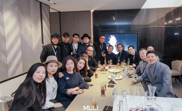 12月6日，在论坛“设计与艺术严谨的游戏”中，余颢凌谈到自己对设计与艺术的理解：“空间是居住者个人生活审美情趣与身心体验的缩影，它以开放的姿态容纳了生活的更多可能，并在此基础上，用艺术注入了精神与人文的气质，对生活怀有雕琢的热情，把生活过成了一种艺术”。