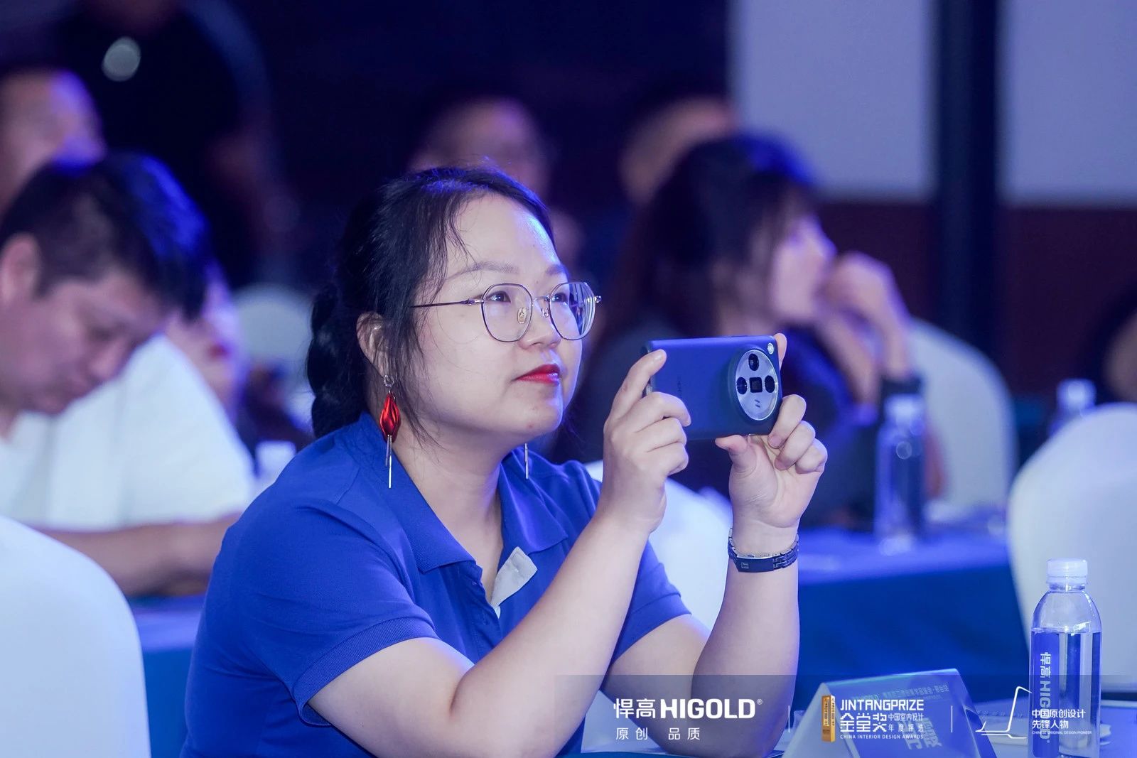 随后，黄小灵先生面向邢台设计业界精英，正式发布“中国原创设计先锋人物榜”项目，详细介绍原创设计先锋榜的立意、赛制、章程、评委团队、全年活动规划等信息。

“中国原创设计先锋人物榜”项目由金堂奖联合悍高集团共同发起，特邀姜峰、高志强、黄志达、梁建国、杨邦胜等5名金堂奖卓越人物，担任“中国原创设计领袖”，共同为中国原创设计菁英赋能，助力中国原创设计的破圈与茁壮生长，让世界看见中国原创设计之美，让全球听见中国原创设计之声。