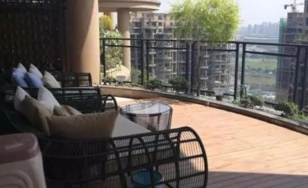 传统露台设计

​

网上寻找的部分世纪绿韵小区的户型露台设计，仅作为对比参考用