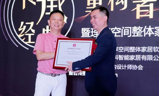 △理享空间整体家居成为深圳市室内设计师协会第四届理事会副会长单位，黄庭老师授牌，吴加财董事长受牌

高光时刻——开业启动仪式