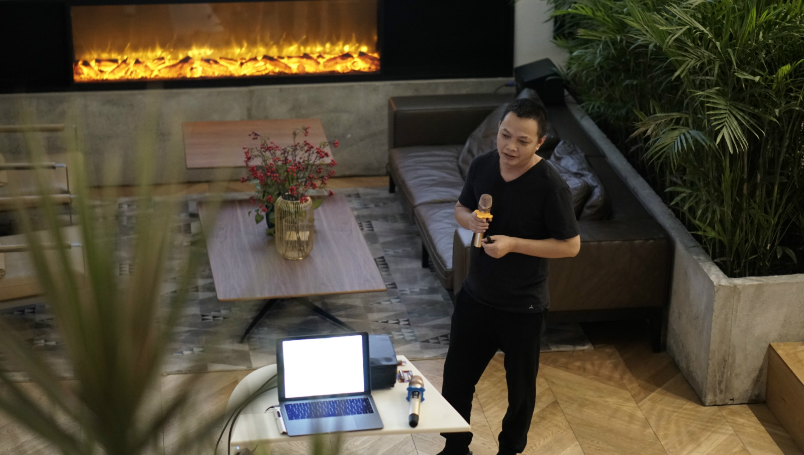 ▲广西团员 韦晓光先生

金堂奖作为中国最具规模和影响力的室内设计行业年度评选，见证中国室内设计行业的发展，陪伴和促进百万设计师的成长。作为金堂奖全国最佳作品住宅设计类获奖者广西环境艺术设计行业协会执行会长、古歌空间设计公司创始人韦晓光先生，为我们带来他的作品分享。