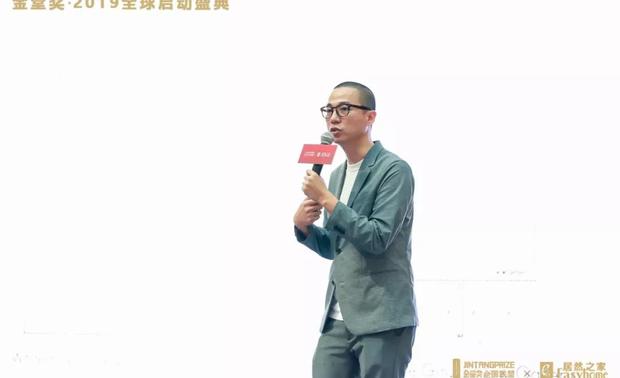 设计不应该有界限，最重要的是要有实力。我们经历了很长时间的学习，这时需要把我们的设计带出去，面向世界让世界看到中国设计。好多人都认为商业设计需要向商业妥协，而我从来不向商业妥协，坚持做自己喜欢的设计。
