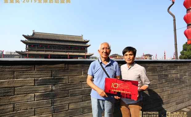 与柳冠中教授同行