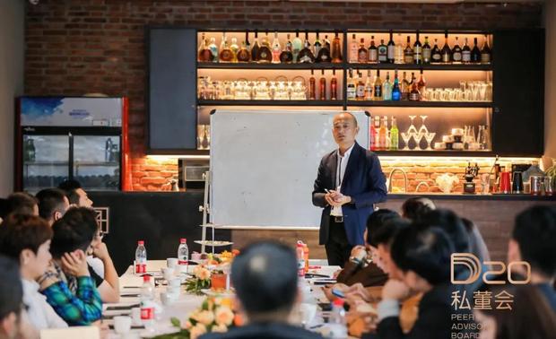 “我们需要从被动地听,到主动地思考和提出问题;我们更需要袒露自己最真实的生存状态,以便更高效地发现问题、解决问题,让参与者有价值——通过对话,感知市场的演变,对未来竞争态势进行有效预判。”