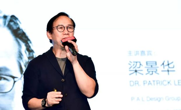 梁景华先生分享了多个作品,阐述了自己对于设计的思考,表达了“让创意带动设计,设计带动观念,让设计本身产生力量,而设计最大的力量是沉淀”的设计理念。