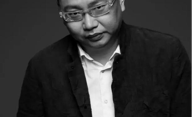 奖项殊荣 :
（德国）2020年IF Design Award 设计大奖
（意大利）2018-2019 A’ Design 设计大奖室内空间与展览设计类银奖
（意大利）2018-2019 A’ Design 设计大奖室内空间与展览设计类优胜奖
（中国）2016 IDEA-Tops艾特奖最佳样板房设计大奖
（中国）2017 IDEA-Tops艾特奖最佳会所设计大奖
（中国香港）2011年度APIDA最佳住宅空间TOP10
（中国香港）2013年度APIDA最佳展示空间TOP10
（中国香港）2015年度APIDA最佳展示空间TOP10
（中国澳门）2018金莲花杯国际设计大师邀请赛商业空间类金奖
（中国）2017金堂奖年度最佳休闲娱乐空间大奖
（中国）2018金堂奖年度最佳地产软装设计大奖
（中国）2017现代装饰传媒奖年度休闲空间大奖
（中国）2018年度中国“金外滩奖”陈设艺术类优秀奖
（中国）2013年度金盘奖最佳售楼会所金奖
（中国）2019 IDEA-Tops艾特奖最佳陈设艺术提名奖
（中国）2016 IDEA-Tops艾特奖最佳陈设艺术设计提名奖
（中国）2015 IDEA-Tops艾特奖最佳别墅设计入围奖
（中国）2015 IDEA-Tops艾特奖最佳陈设艺术设计提名奖
（中国）2015 IDEA-Tops艾特奖最佳样板房设计入围奖
（中国）2015 IDEA-Tops艾特奖最佳展示空间设计入围奖
（中国）2014 IDEA-Tops艾特奖最佳展示空间设计入围奖
（中国）2014 IDEA-Tops艾特奖最佳样板房设计提名奖
（中国）2013 IDEA-Tops艾特奖最佳样板房设计入围奖
（中国）2013 IDEA-Tops艾特奖最佳会所设计入围奖