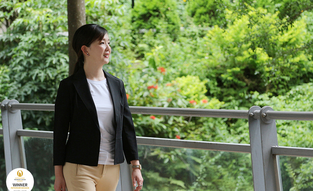 简兆芝 主持设计师(建筑师)

简兆芝 /Kathy
学历
国立交通大学建筑研究所 设计组硕士

经历
皓宇工程顾问股份有限公司 建筑暨都市设计组－副理
固特室内设计工程有限公司－专案设计师
欣汉设计工程有限公司－主设计师
实力文教机构 建筑师班－讲师
台北科技大学 非学分班－兼任讲师
兰阳技术学院－兼任讲师
西安贾孝远建筑师事务所－室内设计部经理
大器设计－部门经理
陈廷杰建筑师事务所－室内设计总监

公司宗旨
简兆芝室内装修设计股份有限公司，尝试探寻「人」与「空间」的融合及对话。「空间」是一个装置的机构，这个机构含括了种种静态与动态的行为，「设计」为了各种静态及动态的行为，进行量身订製规划、配置，进而使其达到合理的安排及使用化，在这个过程中包含了区隔、动线、配置预算，以上这归属于机能性的部份，在设计上我们必需呈现生命力，更精准的是说让它可以带出其本质的灵魂，充满其中。

设计理念
顺应空间场域的自然特性、使用者的活动状况、构造方式而决定其空间设计定位；希望从其空间视觉上表现出内外张力的互动，及空间质量与色彩的平衡，将空间呈现出互相交错及延伸之特性；可融合出使用者与其空间之个人化独特空间氛围，希望扬弃僵化的空间区分之边际线，运用简洁创新的手法，来定义空间本身的生命力，脱茧出传统空间界线定义的束缚；不遵守传统对称设计的手法，端视使用者需求及平衡设计之手法来呈现空间效果。

获奖经历
2022 美国 Muse Design Award《璞石琢辉》- Gold
2022 美国 Muse Design Award《漫飨和食》- Silver
2022 法国 Novum《煦光蕴玉》- Silver Winner
2022 新加坡 SIDA《璞石琢辉》- 银奖
2022 德国 iF设计大奖《煦光蕴玉》- iF Award
2021 中国 金堂奖 - 年度杰出公共空间设计《煦光蕴玉》
2021 杜拜 设计大赛《煦光蕴玉》- 商业空间 铜奖
2021 台湾 华人金创奖《煦光蕴玉》- 医疗院所类 银奖
2021 英国 Outstanding Property Award London《舞花绽艺》《煦光蕴玉》Double Winner
2021 中国 亚太室内设计菁英邀请赛《煦光蕴玉》- 商业空间类 大奖
2021 中国 亚太室内设计菁英邀请赛《酌艺》- 佳作奖
2021 美国 Muse Design Award《舞花绽艺》《煦光蕴玉》- 双金奖
2021 中国 地产设计大奖《墨艺藏金》- 优秀奖
2021 法国 Novum Design Award《舞花绽艺》- Silver Winner
2021 韩国 K-Design Award《酌艺》Finalist
2020 中国 Design Focus 国际空间设计大奖 荣获 年度设计行业菁英人物
2020 中国 金堂奖《墨艺藏金》入围
2020-2021 中国 室内设计年度封面人物
2020 英国 Outstanding Property Award London《墨艺藏金》Honorable Mention
2020 中国 亚太室内设计菁英邀请赛《墨艺藏金》住宅空间类 佳作奖
2020 杜拜 国际专业室内设计大赛《墨艺藏金》住宅空间类 铜奖
2020 法国 MAISON＆OBJET Design Award《墨艺藏金》入围
2020 美国 MUSE Design Awards《墨艺藏金》《磐石雅居》金奖
2020 中国 金外滩奖《Deloitte Taiwan》最佳办公空间 优秀奖
2019-2020 地产设计大奖．中国《Deloitte Taiwan》优秀奖
2020 台湾 华人金创奖《墨艺藏金》佳作奖
2020 法国 NOVUM DESIGN AWARD《磐石雅居》银奖
2020 德国 German Design Award《Deloitte Taiwan》Winner
2019 中国 金堂奖《Deloitte Taiwan》入围作品
2019 英国 Outstanding Property Award London《Deloitte Taiwan》Winner
2019 英国 Outstanding Property Award London《幽岸岩光》Winner
2019 美国 International Design Awards《幽岸岩光》Honorable Mention
2019 美国 Muse Design Award《幽岸岩光》金奖
2019 义大利 A' Design Award and Competition《Deloitte Taiwan》银奖
2019 杜拜 DUBAI Competition《Deloitte Taiwan》《幽岸岩光》双银奖
2019 中国 M+高端室内设计大赛《幽岸岩光》年度影响力TOP100
2019 中国 亚太室内设计精英邀请赛《Deloitte Taiwan》大奖《幽岸岩光》荣誉提名奖
2019 美国《interior Design》中文版 1989-2019 全国百名优秀室内建筑师
2019 台湾 华人金创奖《Deloitte Taiwan》优良作品《幽岸岩光》入围
2019 美国 SPARK Spaces Design Awards《Deloitte Taiwan》Finalist

获奖作品《璞石琢辉》
