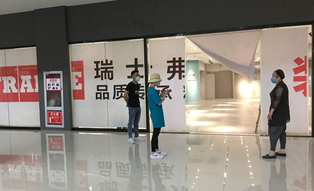 基础施工结束，等待厨房道具和产品进场安装。