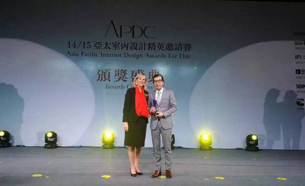 荣获2014/2015APDC商业空间类金奖

将视野扩宽到中国大陆，也意味着会迎来更大的竞争和实战。
邱春瑞感叹:这是人生的际遇，更是理性思考后的重大决定。在未来，邱春瑞将带领公司走向国际。