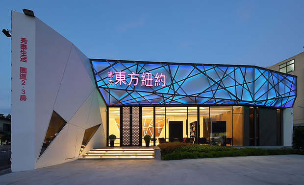 ▲以变幻自如、无拘延展的线形,由缤纷而俐落的独特外观起始,错落的线条予以本案时尚崭新、创想奔流的核心理念,进而为每位来访者缔留活泼多元的深刻印象。