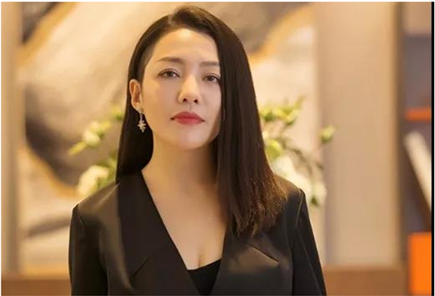 图| 梓 晴 [中国.深圳]
深圳著名服装跨界设计师、深圳梓晴空间设计有限公司总设计师 
