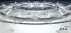 紫微，又称北辰、北极星，乃北斗七星之首。《论语》中有“为政以德，譬如北辰，居其所，而众星拱之”，提倡以“德”执政，展现如同北辰星拱之气度。

紫薇桌的设计对于黄书恒有特别的意义，恰逢他多年前人生事业的最谷底，刚刚结束他第一段跟前一个合伙人的合作。他希望通过空间的设计，以理想和信仰来凝聚同仁的向心力，进而达到无为而治的境界，这是黄书恒东山再起时的思考。因此即便经济上的窘迫使公司面临倒闭的境地，他还是投入了很大一笔费用设计了“紫薇桌”，并且整个办公室三分之一的空间用于紫薇桌的摆放。
