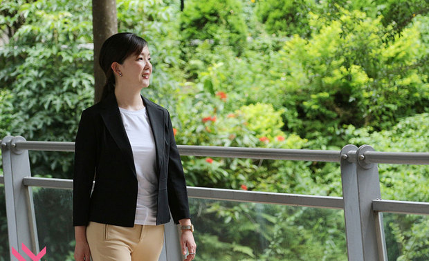 简兆芝 主持设计师(建筑师)
简兆芝 /Kathy
学历
国立交通大学建筑研究所 设计组硕士
经历
皓宇工程顾问股份有限公司 建筑暨都市设计组-副理
固特室内设计工程有限公司-专案设计师
欣汉设计工程有限公司-主设计师
实力文教机构 建筑师班-讲师
台北科技大学 非学分班-兼任讲师
兰阳技术学院-兼任讲师
西安贾孝远建筑师事务所-室内设计部经理
大器设计-部门经理
陈廷杰建筑师事务所-室内设计总监
公司宗旨
简兆芝室内装俢设计有限公司,尝试探寻「人」与「空间」的融合及对话。「空间」是一个装置的机构,这个机构含括了种种静态与动态的行为,「设计」为了各种静态及动态的行为,进行量身订製规划、配置,进而使其达到合理的安排及使用化,在这个过程中包含了区隔、动线、配置预算,以上这归属于机能性的部份,在设计上我们必需呈现生命力,更精准的是说让它可以带出其本质的灵魂,充满其中。
设计理念
顺应空间场域的自然特性、使用者的活动状况、构造方式而决定其空间设计定位;希望从其空间视觉上表现出内外张力的互动,及空间质量与色彩的平衡,将空间呈现出互相交错及延伸之特性;可融合出使用者与其空间之个人化独特空间氛围, 希望扬弃僵化的空间区分之边际线,运用简洁创新的手法,来定义空间本身的生命力,脱茧出传统空间界线定义的束缚;不遵守传统对称设计的手法,端视使用者需求及平衡设计之手法来呈现空间效果。
获奖经历
2021 韩国 K-Design Award《酌艺》Finalist
2020 中国 Design Focus 国际空间设计大奖 荣获 年度设计行业菁英人物
2020 中国 金堂奖《墨艺藏金》入围
2020-2021 中国 室内设计年度封面人物
2020 英国 Outstanding Property Award London《墨艺藏金》Honorable Mention
2020 中国 亚太室内设计菁英邀请赛《墨艺藏金》住宅空间类 佳作奖
2020 杜拜 国际专业室内设计大赛《墨艺藏金》住宅空间类 铜奖
2020 法国 MAISON&OBJET Design Award《墨艺藏金》入围
2020 美国 MUSE Design Awards《墨艺藏金》《磐石雅居》金奖
2020 中国 金外滩奖《Deloitte Taiwan》最佳办公空间 优秀奖
2019-2020 地产设计大奖.中国《Deloitte Taiwan》优秀奖
2020 台湾 华人金创奖《墨艺藏金》佳作奖
2020 法国 NOVUM DESIGN AWARD《磐石雅居》银奖
2020 德国 German Design Award《Deloitte Taiwan》Winner
2019 中国 金堂奖《Deloitte Taiwan》入围作品
2019 英国 Outstanding Property Award London《Deloitte Taiwan》Winner
2019 英国 Outstanding Property Award London《幽岸岩光》Winner
2019 美国 International Design Awards《幽岸岩光》Honorable Mention
2019 美国 Muse Design Award《幽岸岩光》金奖
2019 义大利 A' Design Award and Competition《Deloitte Taiwan》银奖
2019 杜拜 DUBAI Competition《Deloitte Taiwan》《幽岸岩光》双银奖
2019 中国 M+高端室内设计大赛《幽岸岩光》年度影响力TOP100
2019 中国 亚太室内设计精英邀请赛《Deloitte Taiwan》大奖《幽岸岩光》荣誉提名奖
2019 美国《interior Design》中文版 1989-2019 全国百名优秀室内建筑师
2019 台湾 华人金创奖《Deloitte Taiwan》优良作品《幽岸岩光》入围
2019 美国 SPARK Spaces Design Awards《Deloitte Taiwan》Finalist
银奖作品《舞花绽艺》