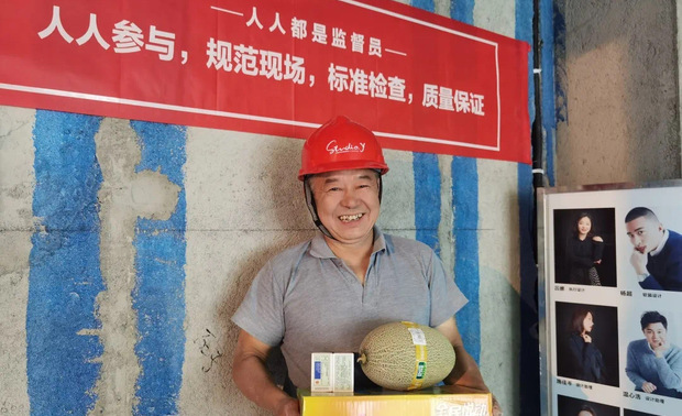▲ 为工地工人送清凉