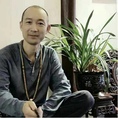 孙军:国美建筑设计研究院民宿规划设计分院院长、天易居(苏州)规划设计有限公司总规划师、民宿设计专家、老宅修复专家、天易居-中国宅子品牌创始人,朋友眼中的“老古董”+“网红”。