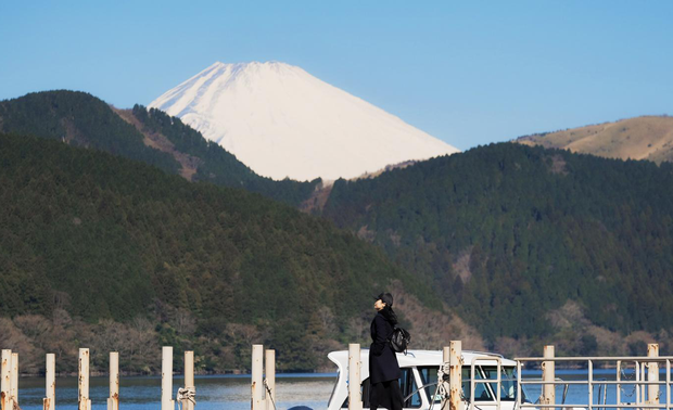 02 市场前瞻——未雨绸缪不断求索

余颢凌时刻保持着一种危机感，公司建立了全面的家居空间研发体系和市场研发体系，通过科学理性的市场调研，详细充分的数据分析，来应对变幻莫测的市场风云，保持一贯的市场前瞻性。