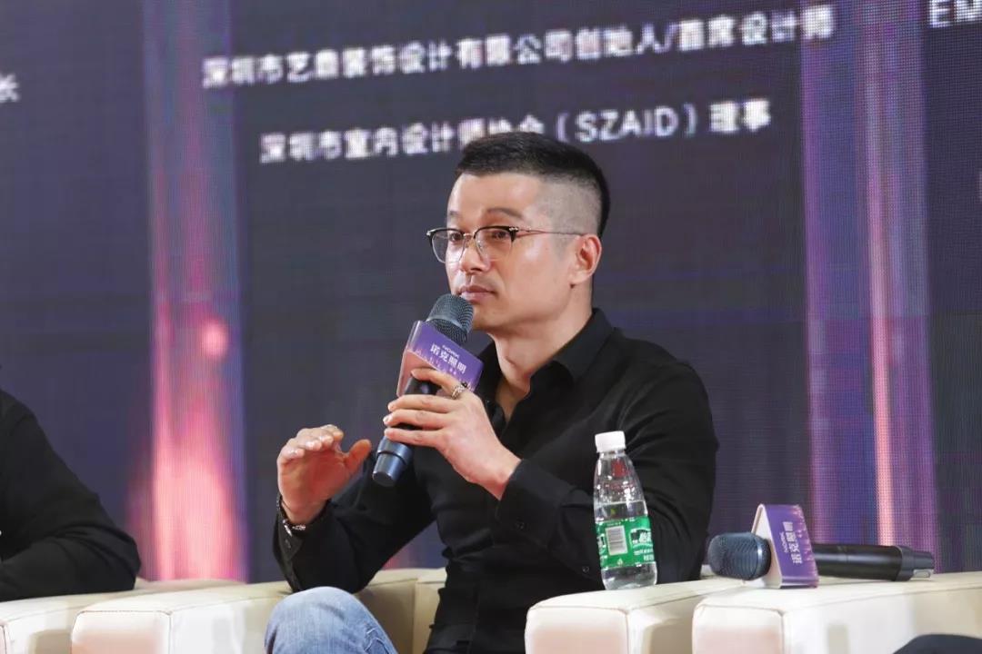 他说：“灯光设计是室内设计的重要部分，在餐饮空间灯光设计中，我通常会从功能诉求、氛围营造及趣味性这几个方面来综合考虑。”