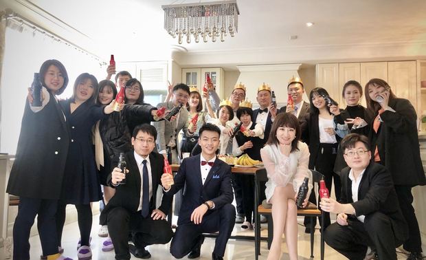 Happy生日趴，12月和1月集体生日趴，为幸运的小伙伴们送上祝福，闪光中的浓情时刻，让我们一起长大吧；