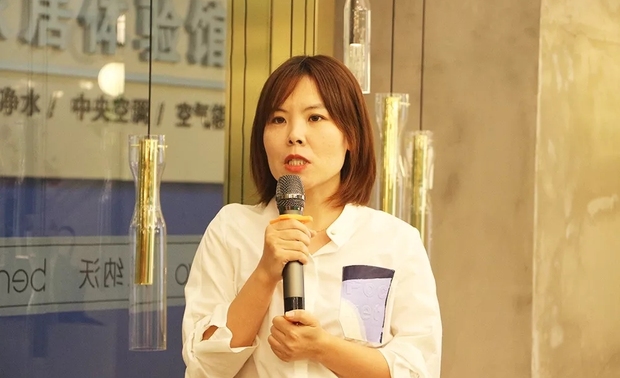 红星美凯龙方北商场副总经理刘骄骄女士，在现场致辞