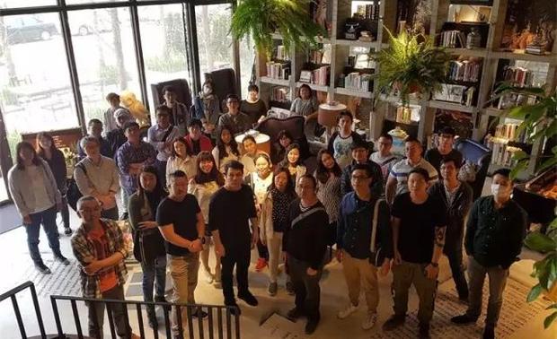 ▲天坊团队（部分）于乐乐书屋合影

乐乐书屋相关资讯
营业时间：AM10：00-PM6：00
地址：台中市西屯区玉成路6号
电话：04-23582083
FB/LINE搜寻：乐乐书屋

