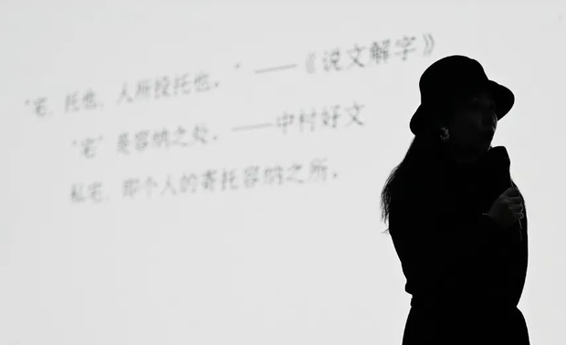 言说之初，首先回归到空间的尺度与美学，回到这两座意义的“大厦之基”。


尺度

空间，于福柯而言，是在“异托邦”中绘制权力的模型；于柯布西耶而言，是那间他甘愿老死于斯的十几平米的马丁角小屋；于巴什拉而言，是被想象力所把握着的内心空间。

不同的哲学家、建筑师拥有着各自热衷的空间尺度，而，于普适性的私宅而言，尺度在物理维度维系着最根本的生活起居的舒适便利。