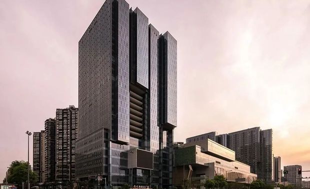 仁和新城提供了一个潮流、时尚、国际的消费场所,进一步丰富成都的商业类别,升级城市配套体系。大量的高端人才及高消费人群涌入城南,为周边商业带来了迅速激增且稳定的客群,而这正与公司的目标客户相互重叠。选址仁和新城,可以更方便的为潜在客户提供优质服务,在金融城商圈,形成自己的行业进阶探索者的身份锻造。