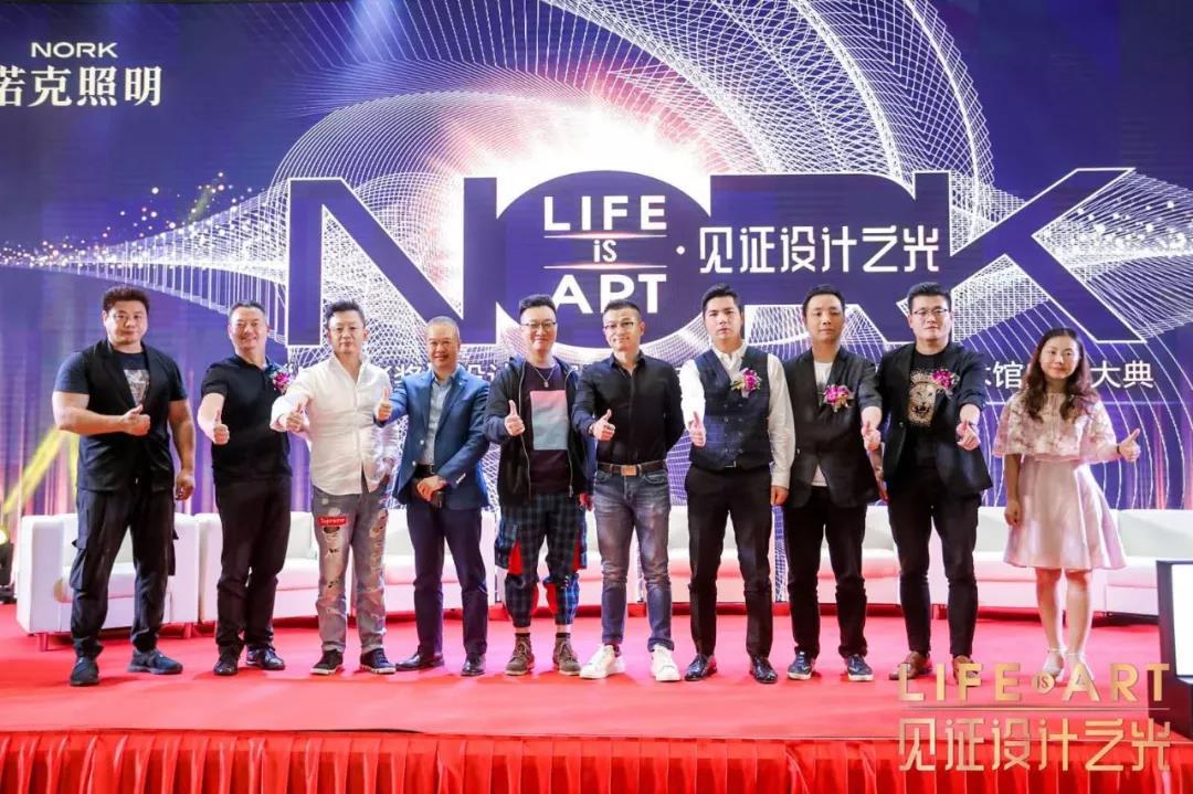 好的灯光设计不仅可以为空间加分，有时还会成为点睛之笔，所以在每一个项目设计过程中，艺鼎设计对每一个项目的灯光设计都会反复斟酌。