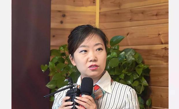 金堂奖陕西启动礼媒体见面会上，一位女士从经济宏观角度出发谈论行业发展前景，列举大数据表明行业发展速度。新颖的观点使得现场各方人员大为吃惊。
在金堂奖2018全球巡回推广（金堂奖全国联盟丨陕西执委会）活动现场，她说了这些话：