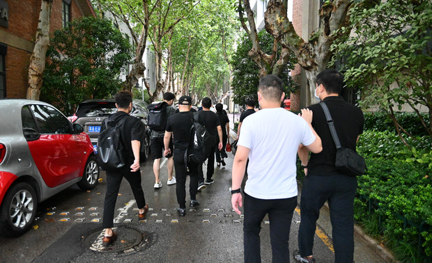 ▲广西团员抵达国创园

2020年7月5日上午，连绵的阴雨短暂停歇，我们在国创园迎来了远道而来的金堂奖广西站·GDA广西设计师南京游学团队，金堂奖广西站×南京站省际交流活动缓缓拉开序幕。本次活动由南京家居平台主办，特别感谢观享际室内设计和马蹄莲空间设计的大力支持。