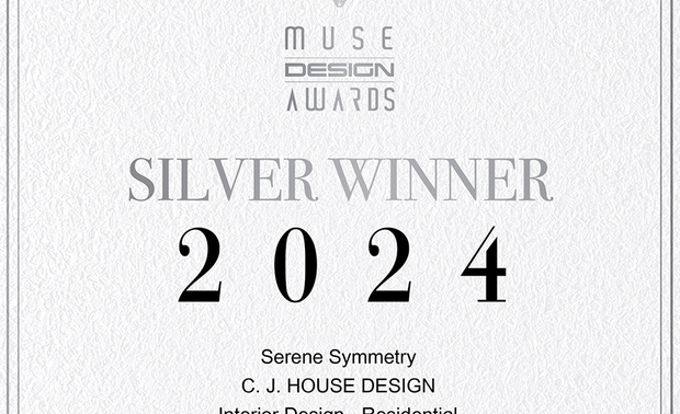 本文由OPEN编辑部撰写
MUSE Design Awards由历史悠久的国际奖项协会International Awards Associates(IAA)主办,以发掘全球设计缪思为宗旨,为建筑、室内、时尚等领域提供全面的发光舞台,每年严格的评分标准,吸引国际知名品牌与设计师争相参与。
2024年MUSE Design Awards共收到来自一百一十二个国家、超过十万份的参赛作品,并由逾两百位专业评审进行遴选,可谓最具影响力的国际奖项之一,而IAA发言人Thomas Brandt指出,「于2024年MUSE大赛胜出的获奖作品,其精緻程度与作品的完成度及深度,皆象徵着创意及设计行业的最佳表现。」他补充说:「IAA讚扬所有参赛者对工艺的奉献,并希望他们不断用热情进一步扩大创造力和设计的极限。」
峥嵘设计 廖峥 廖嵘 设计师 考量家宅《木白赋格》中饲有三隻猫咪,选用超耐磨地坪及防猫抓片帘铺叙舒心又耐久的室内景致,并于客餐厅过道处量身打造「猫咪天空步道」,为业主和其爱猫构筑一处「与猫共生」的宠物友善宅;另一件作品《沉萃衍叙》中,藉由意象式手法将深色木质、石材等肌理精緻的建材,转化为屋主嚮往的沉稳宁谧感,成就内敛不失时尚的绝美宅邸。切合居者所需的两件杰作分别斩获本届赛事「金奖」、「银奖」荣誉,再展品牌美学的无穷魅力!