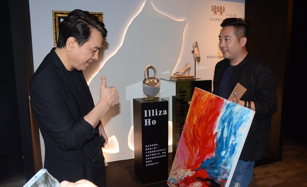 可乐先生表示很高兴张老师喜欢自己的这幅画作并给予的高度赞赏，现场与张老师深入交流并约定明年争取在台湾「乐乐书屋」开画展！