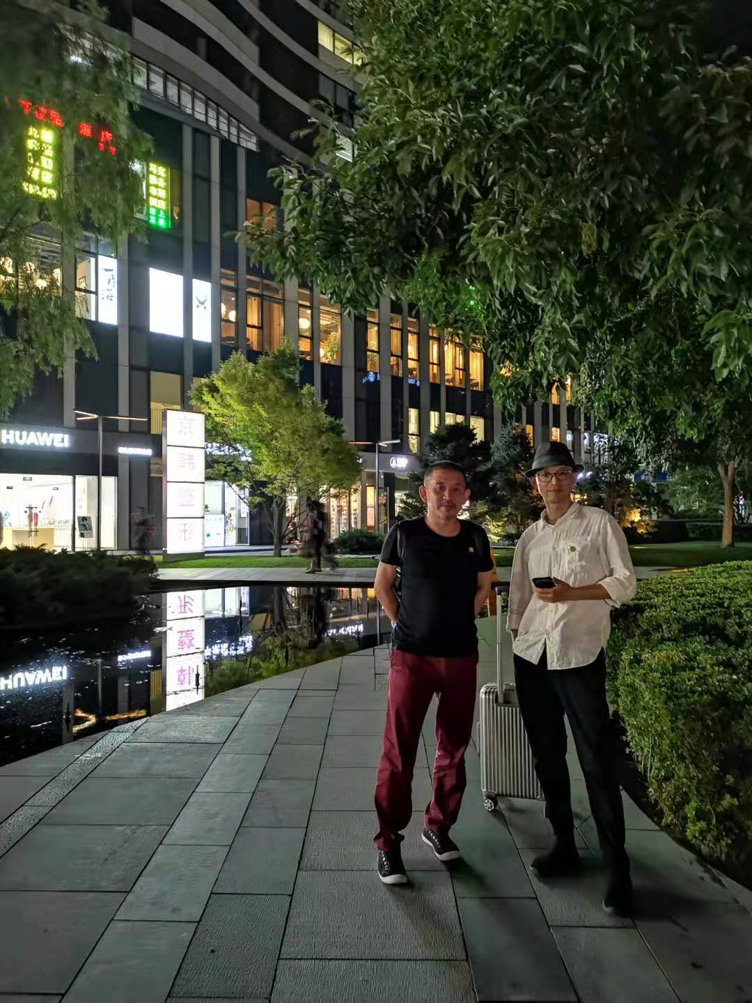 19年三里屯与陈双闲逛