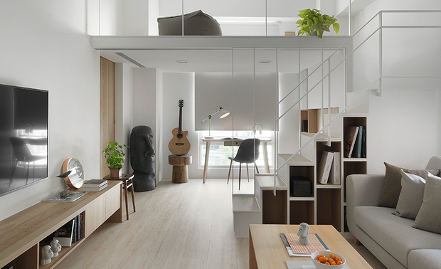 本文由OPEN编辑部撰写

设计概念Design Concept

留白、减少收纳区位，创造合宜的居住空间，在整合业主对于将来空间的梦想蓝图后，澄境设计 郑抿丹 设计总监 除去量体内使空间狭隘且採光不佳的一面隔牆，并划设使视觉效果挑高宽敞的夹层，于一室纯白中创造专属个人的乐园。

Comply with the property owner's blueprint of the dream home toward the future, CHENG CHING INTERIOR DESIGN design director Cheng Min Dan tears down a partition wall that makes the space narrow and poor daylight, further to plan the mezzanine that gives out the high and spacious visual effect, hence creates an exclusive paradise of pure white.

设计手法Design Techniques

收纳简化 量体化大
Minimize the stow arrangement, optimize the spatial layout

由于业主主动提出不需要太多的收纳空间，希望以整体的爽朗度来做设计，是故以最少的收束方式来放大视野，是团队最主要的考量点；其次，搭配灰调软装，使物件和天地壁自然相合，予人温和明亮感。

Due to the homeowner proposes of less storage demands, thus the design team plans the minimum stow layout to bring about the roomy perception; secondly, the furnishing of gray tone that works in concert with the ceiling, floor, and walls, as well to bring about the genial and bright atmosphere.

风格召唤 自然无印 
Excellently achieve the nature style of “MUJI” 

与主张「这样就好」的无印良品风相呼应，「在自然裡面，当然没有印记」的想法被巧妙化用在焕然洁白的室内，平添简单优雅，以轻盈不带负担之姿，悄然降临于单纯组构的家具软装，使全室风格一致、纯淨无压。

In response to the MUJI style, which advocates "less is more", the design team adopts the notion of "innate texture" to plan the refined and pure scheme. By way of the selected simple house furnishing, which presents the elegant and plain feature, eventually set up the harmonious spatial tone and the serene circumstance.

空间预留 划设弹性
Pre-set the space for the convertible application

在夹层下原有一道牆将空间划为三房，基于採光和划大量体因素，通透的格局设置方式，敞亮场域的同时，结合夹层，为区块的用途提供了更多元的选择；独身居住的业主，未来若需要将之作为他用，便能将未设玻璃的夹层护栏加设雾玻，隔绝区间也不影响光线。

The design team tears down the former wall under the mezzanine, and then changes the three rooms pattern into the transparent and spacious configuration. The layout provides multiple functions for the property owner who lives alone. In case there's the special demand in the future, merely by way of fitting the matte glass on the guardrails of the mezzanine, it will be a detached space with sufficient light.
