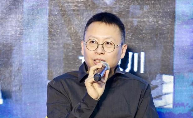 ▲许牧川：我已经亮明观点了，我觉得设计在商业之上，本身我觉得这一次的课题题目其实这两个东西比较难放在一起，如果我们针对一个商业利益是商业空间，但如果去掉商业价值的价值本身，只是用钱来衡量，那我觉得这太单一了。设计为什么在商业之上，设计有助于商业的多元化，因为我们在每个项目，每做一件事情上做的价值不是单一的。
