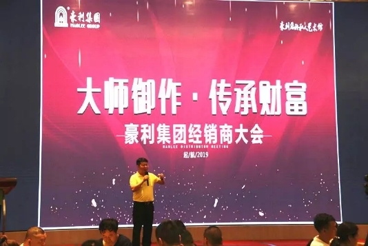 留存岁月的痕迹，传承时光沉淀，历史与现代融合，古老的文脉与新元素，对比，渗透，共生。御墅国际将一直致力于探索传承与创新，通过全案空间定制为客户打造一个传承家族财富并且满足精神需求的大宅空间。