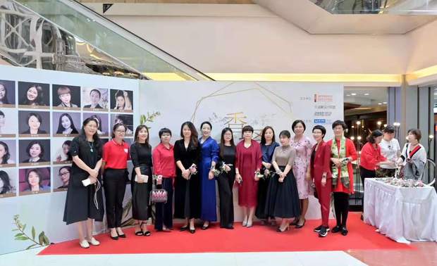 金堂奖女设计师联盟河北站合影