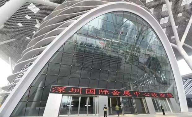 第七、功能之最
全球第一个集地铁、市政道路及设施、水利及河道治理
同时开发建设并投入使用的房屋建筑工程

第八、科技之最
与国际先进机构合作
实现数字化、智能化与智慧化的
“第四代场馆”的会展中心