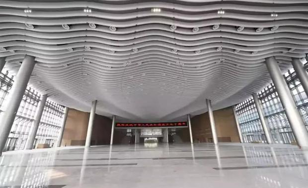 第三、投入之最
总投资额达 240 亿元人民币
建安投资额最大单体建筑

第四、基建之最
总用钢量达 27 万吨
总土方挖运量达 362 万立方米